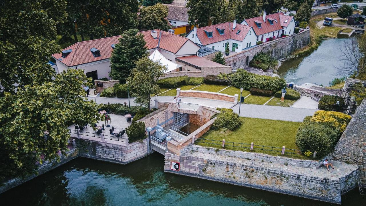 Platan Udvarhaz Tata Esterno foto